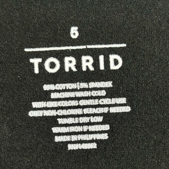 TORRID BLACK V-NECK PLUS SIZE 5 OR 5X WOMEN BLOUSE SHIRT - Picture 3 of 3